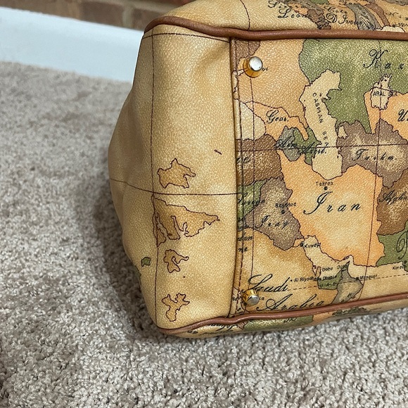 GEO Classic Large Shoulder Bag - Picture 7 of 15